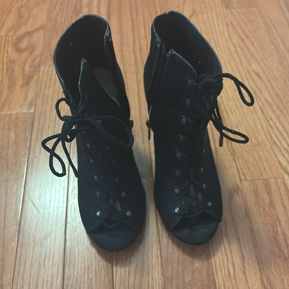 Lightly used black heels